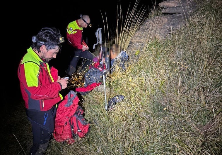 Rescatan a dos senderistas enriscadas en Arredondo