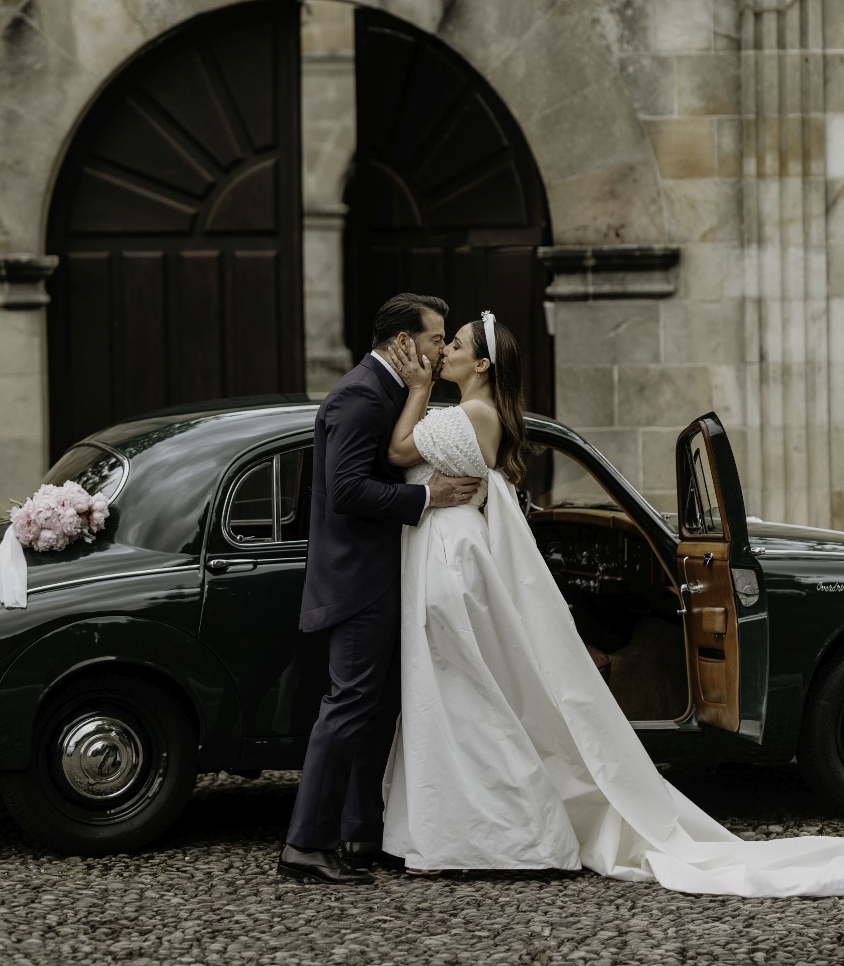 José Manuel Balbás y Natalia San José vivieron una boda de cuento el pasado 22 de junio en el Palacio de Helguera, una casona del siglo XVII, en Las Presillas, Puente Viesgo.