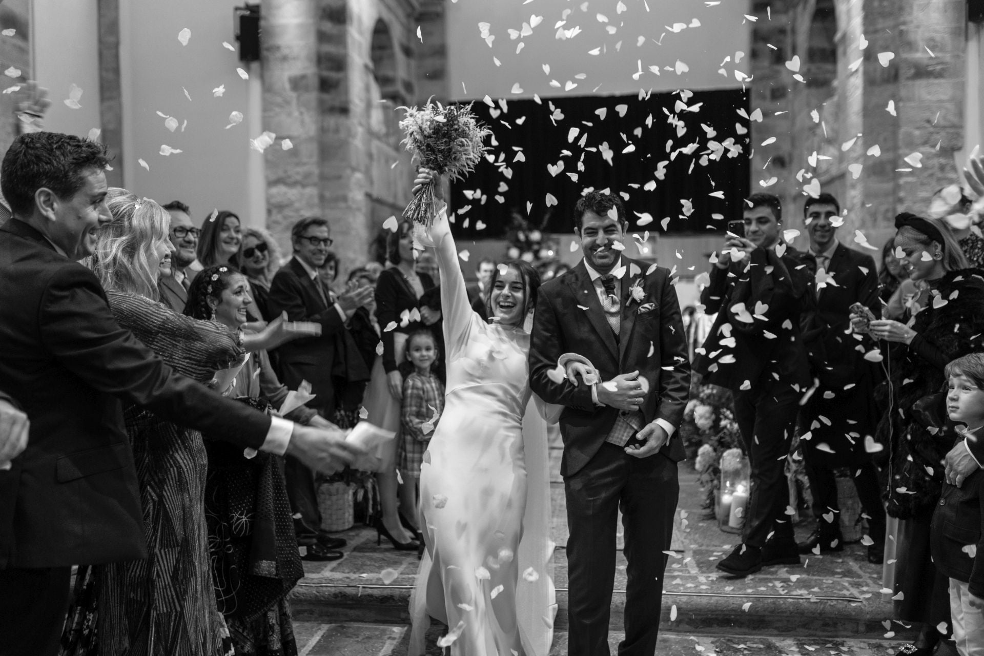 María Arminio y Javier Fernández de Caleya se casaron en una ceremonia civil el 11 de noviembre de 2023 en el Palacio de Los Acevedo, en Hoznayo. Una celebración emotiva y familiar, cuidada al detalle por la pareja. 