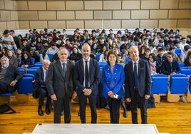 Íñigo Losada, Sergio Silva, María Vallet Regi y Javier Ventura-Traveset, esta mañana, en el salón de actos del IES Santa Clara.