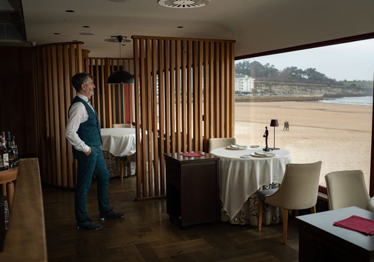 Rafael Prieto dirige este restaurante ubicado sobre la segunda playa de El Sardinero.