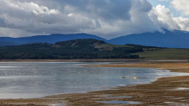 Imagen después - El pantano del Ebro se recupera: está medio lleno y con el doble de agua embalsada que el año pasado