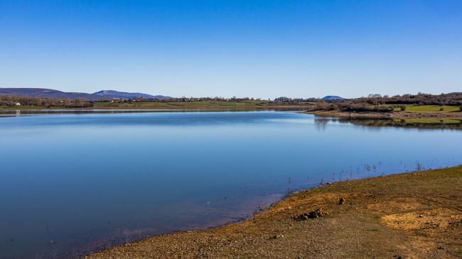 Imagen antes - El pantano del Ebro se recupera: está medio lleno y con el doble de agua embalsada que el año pasado