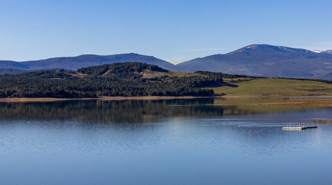 Imagen antes - El pantano del Ebro se recupera: está medio lleno y con el doble de agua embalsada que el año pasado