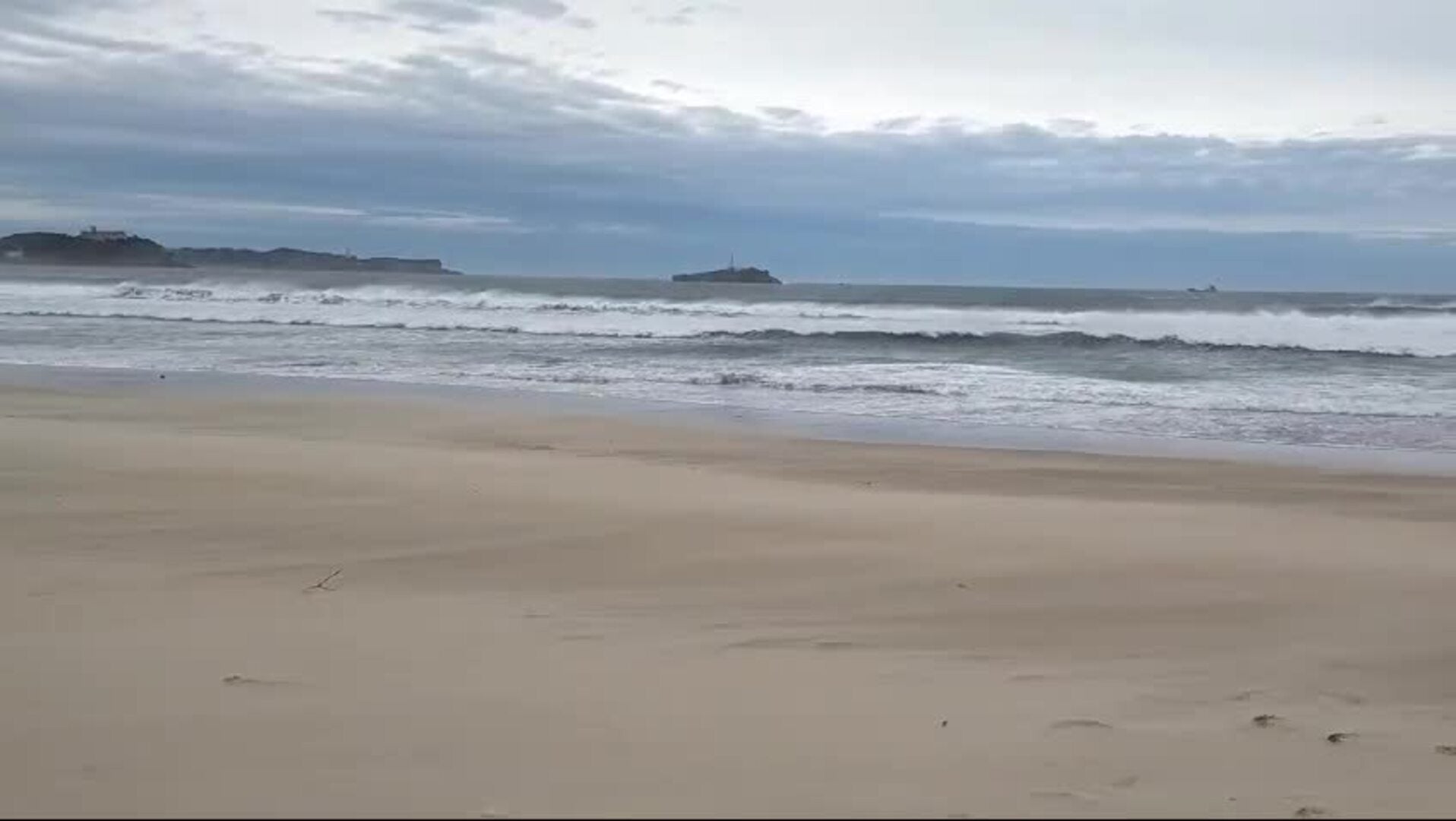 El vendaval en la playa de Somo, este domingo