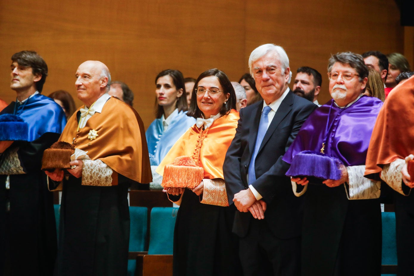 Francisco Matorras, Federico Gutiérrez Solana, Conchi López, José Luis Zárate y Javier León, esta tarde, en el Paraninfo de la UC, en Santander. 