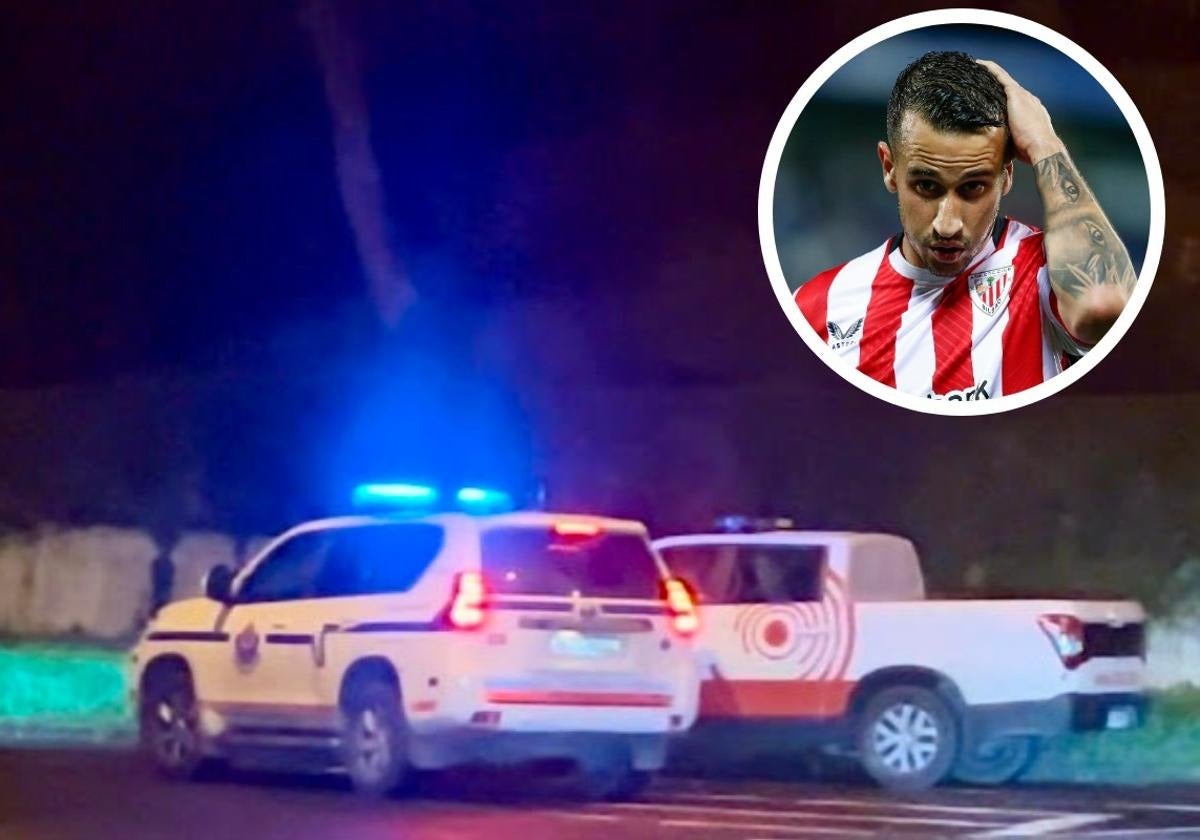 Agentes de la Ertzaintza, anoche en el acceso a la vivienda del jugador del Athletic, en la localidad vizcaína de Mungia.