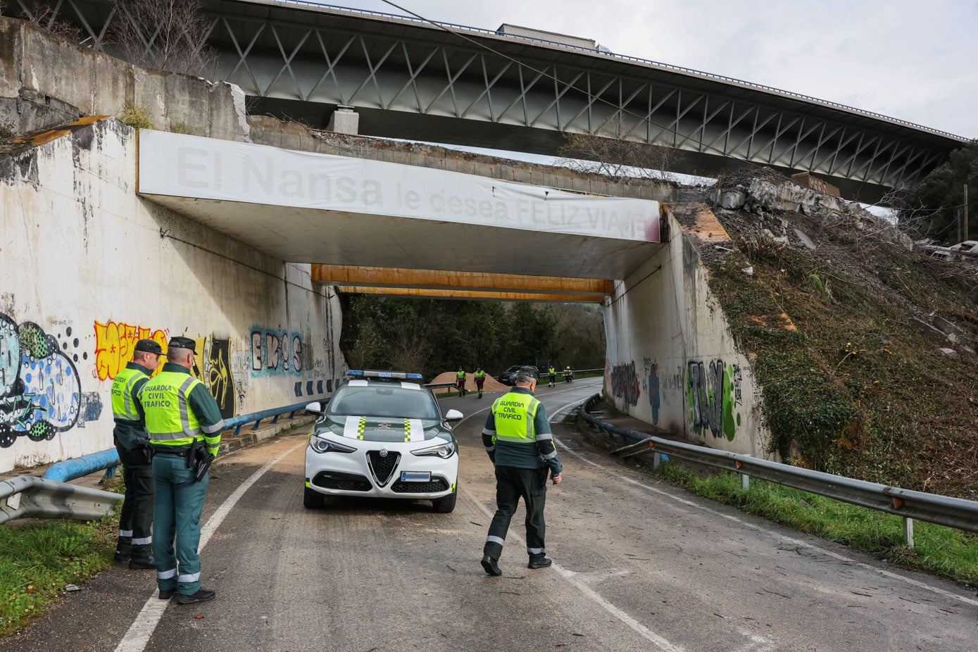 En este plano se puede ver desde dónde cayó el tren y la carga que transportaba.