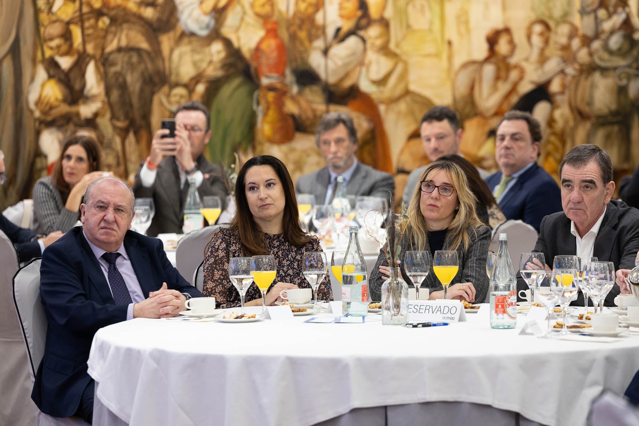 Los asistentes al foro económico, Jesús Ruiz Calzada, Elena Iglesias, Eugenia Gómez de Diego y Ignacio Pérez.