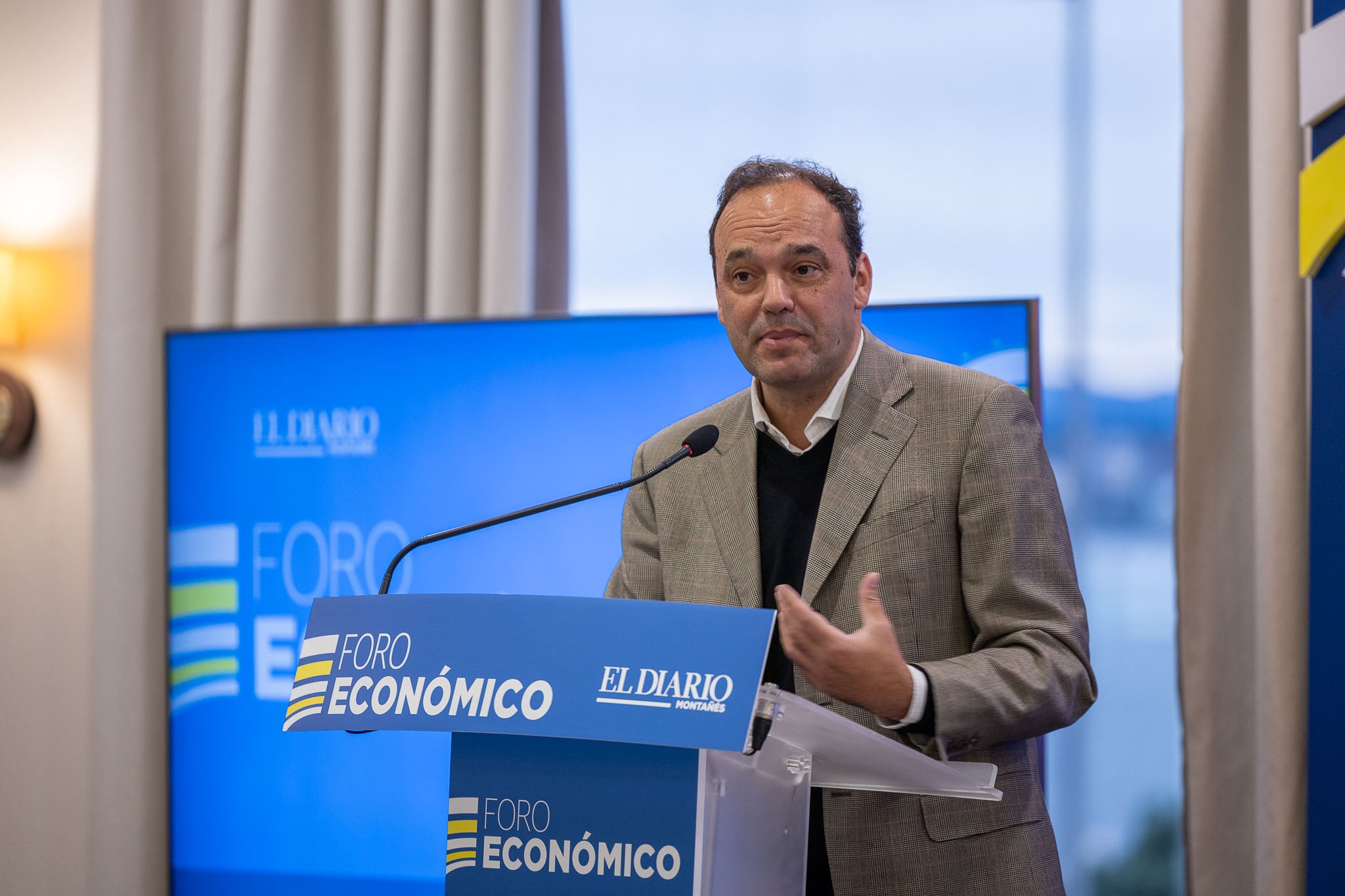 El ponente José Carlos Díez, analiza las previsiones económicas del año.