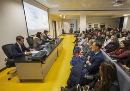 Cristina Montes, directora general de FP, se dirige a los asistentes junto con Rubén Riaño, director de Banca de la delegación norte de LaCaixa.