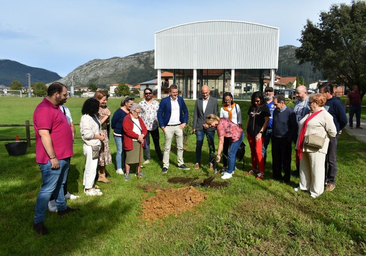 Las Magostas de Buelna también protegen el castaño, plantando cada edición un ejemplar en distintos parques.