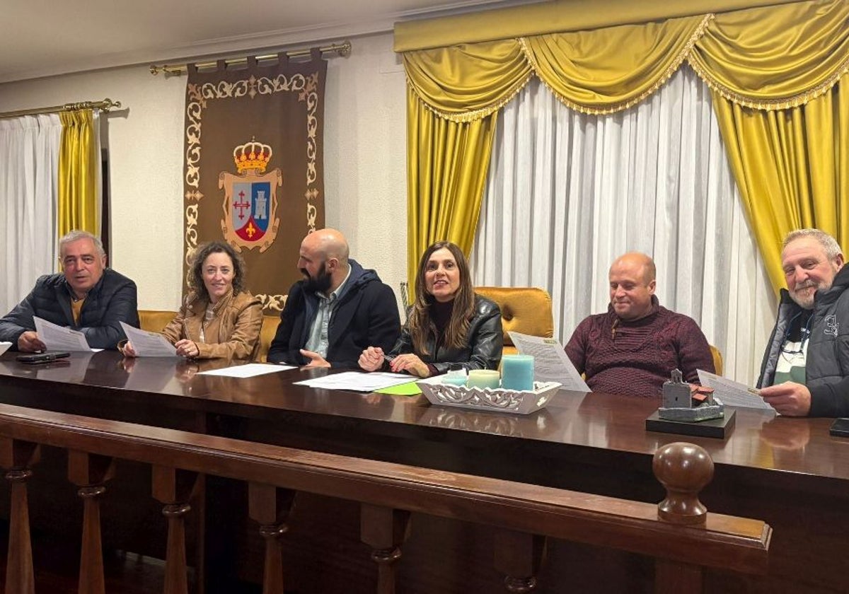 Encuentro de alcaldes y concejales regionalistas con la diputada Paula Fernández Viaña.