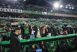 Himno. La Fuente de Cacho sonó en el estadio.