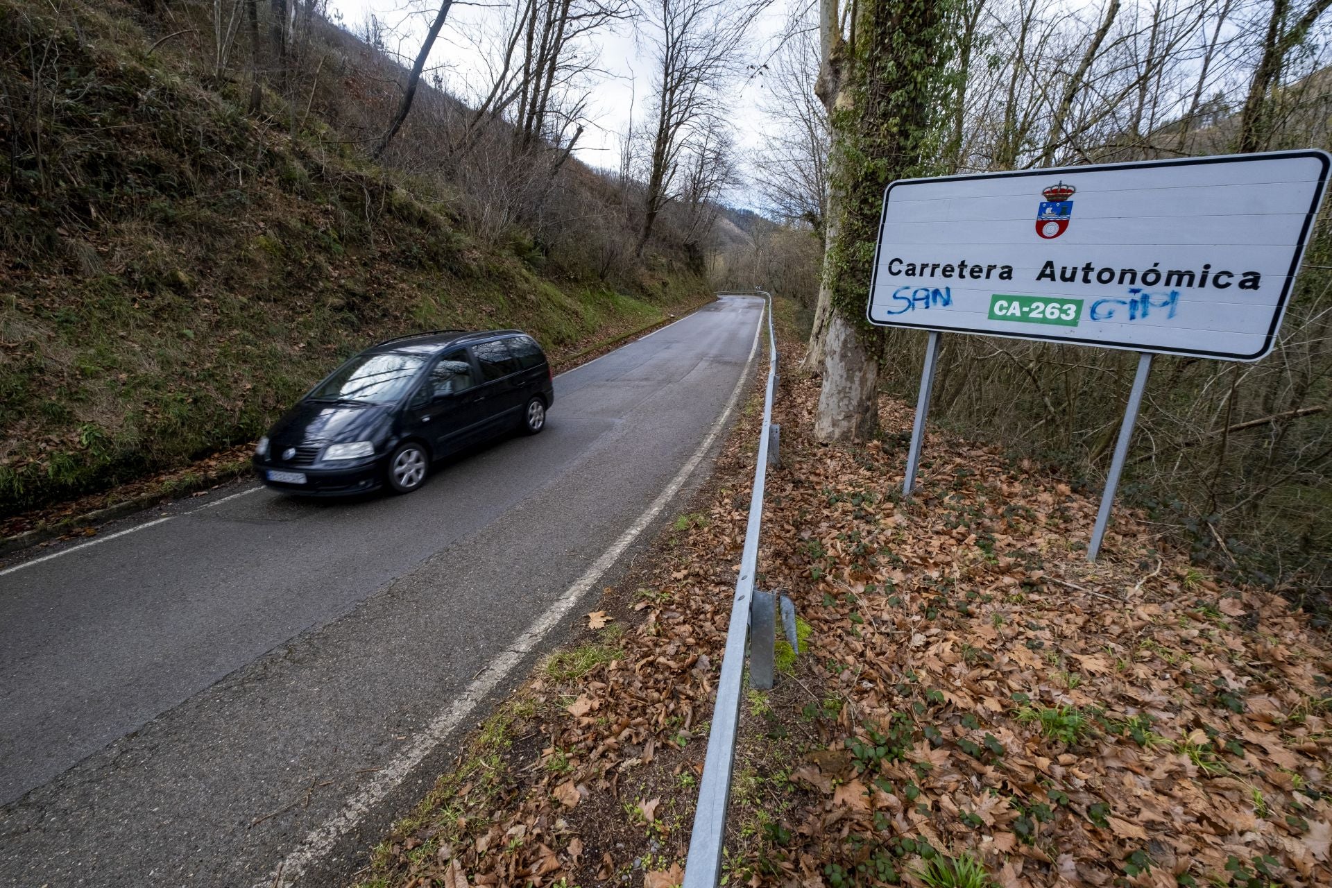 La carretera que une Entrambasmestas y Vega de Pas. Su mejora está presupuestada en diez millones de euros.