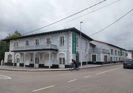 El edificio de la antigua mueblería Abascal pasa a ser de propiedad municipal.