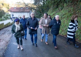 Media durante su visita de este martes al municipio