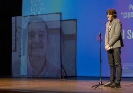 Miguel Sopeña recogió en noviembre y en nombre de su padre el premio de las Letras de Santander.