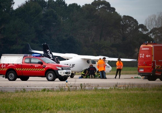 Dos aviones desviados en el Seve por un pinchazo en la pista de un vuelo escuela