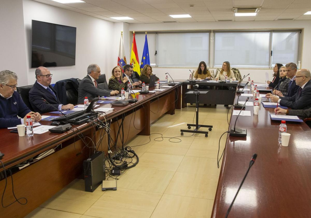 Asistentes a la reunión para hacer balance del Pacto para la Justicia