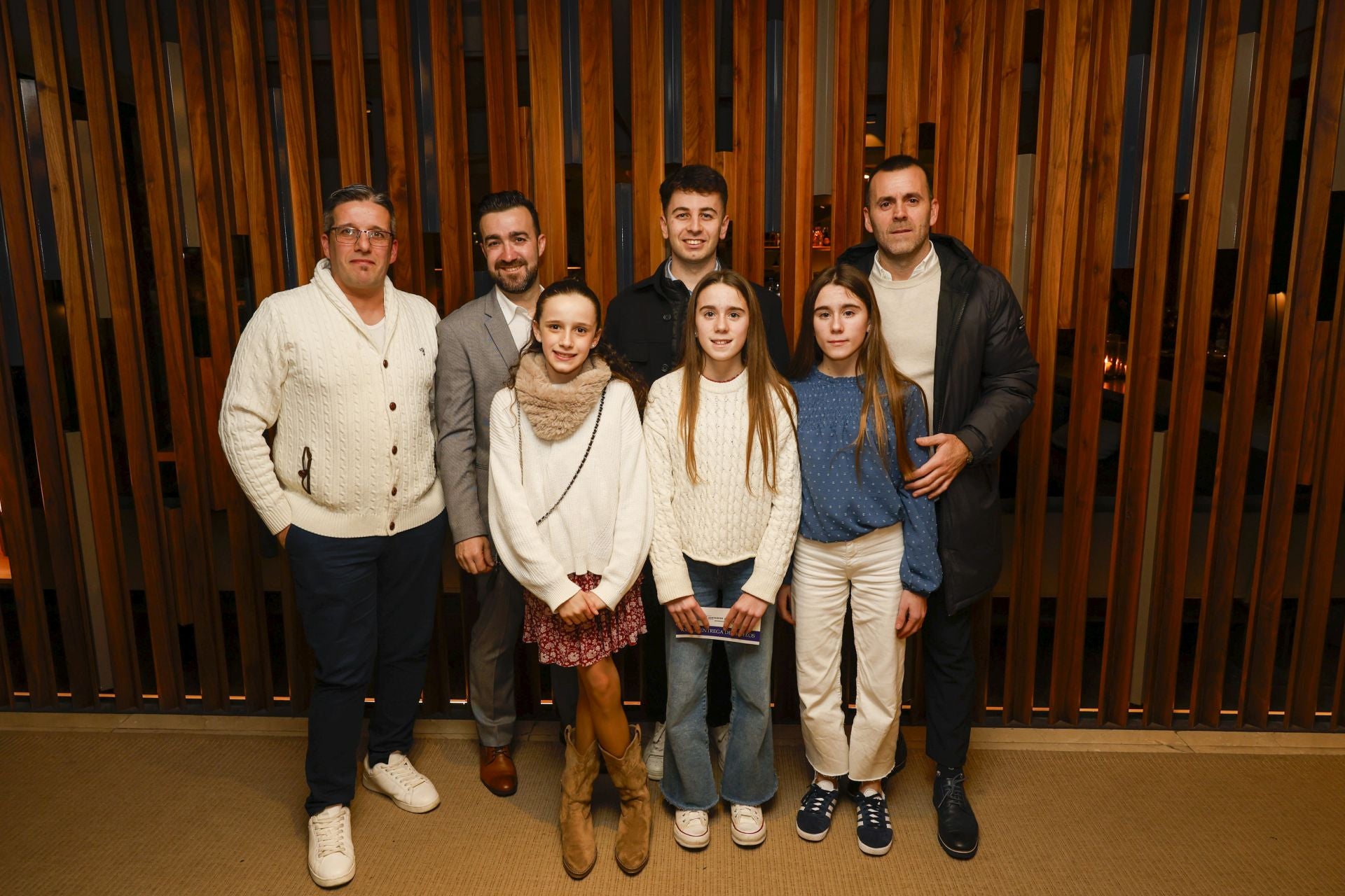 José Ángel Rojo, Diego Pérez, Alejandro García, Aitor García y abajo Valentina Rojo, Martina García y Lola García.