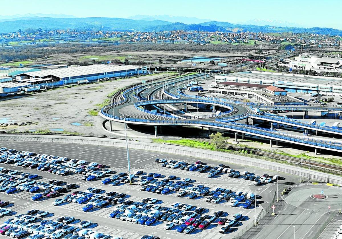 Vista general de la Ciudad del Transporte, en el centro de la fotografía, y del triángulo curvilíneo de Raos, a la izquierda de la imagen.