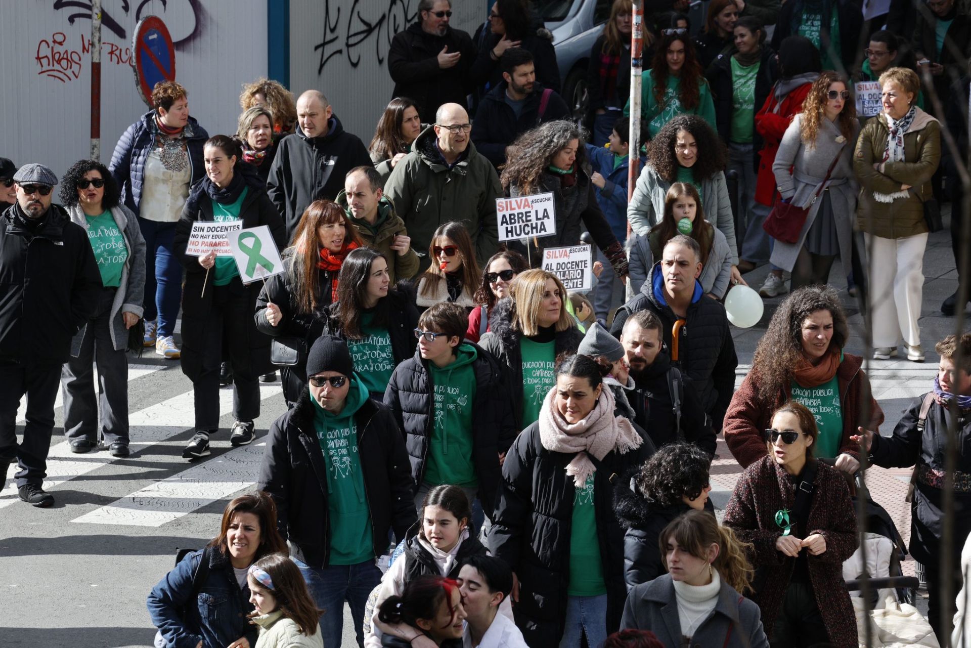 La manifestación, a su paso por el centro de Santander. 