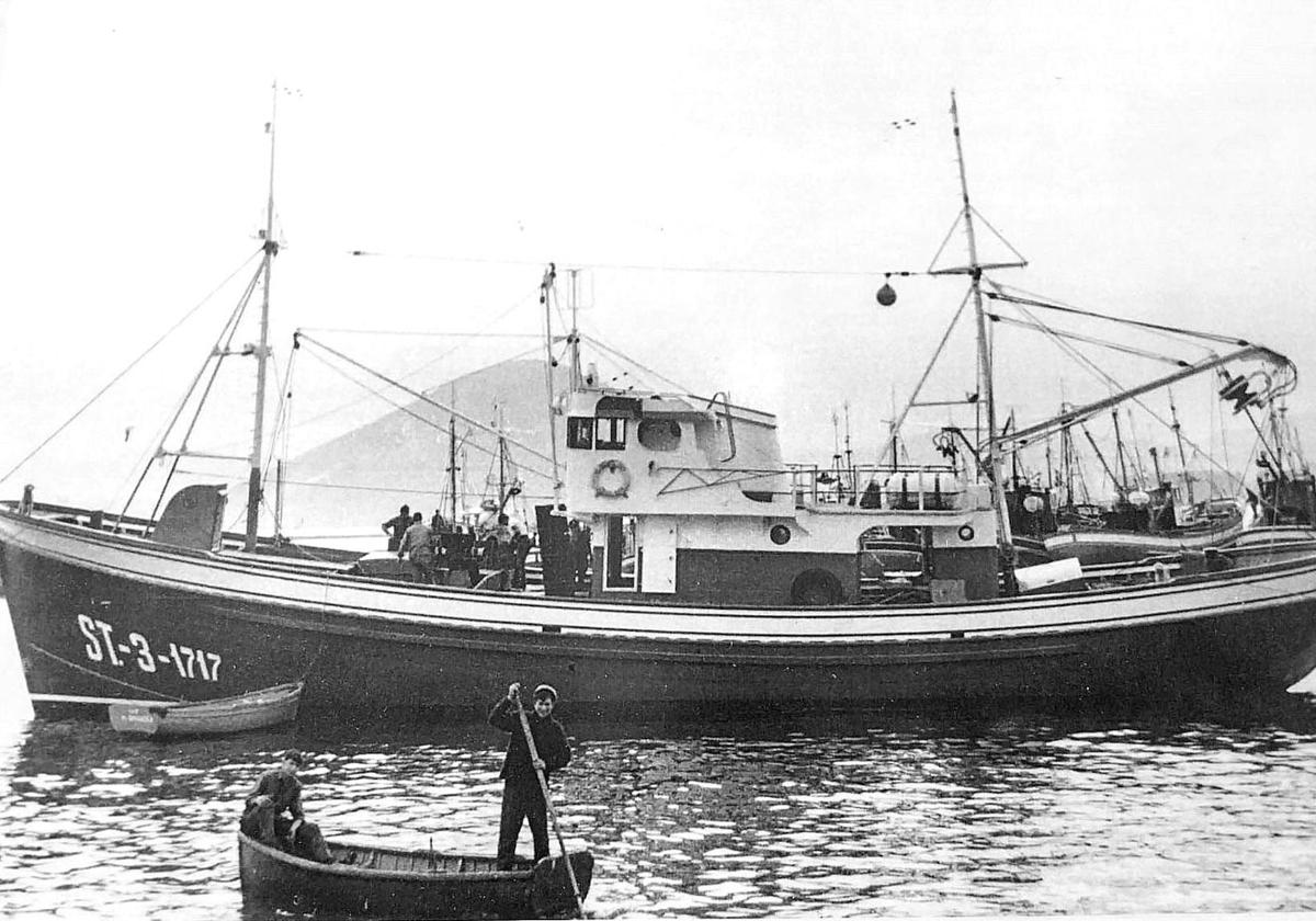 Así es la exposición de barcos del astillero San Román de Santoña