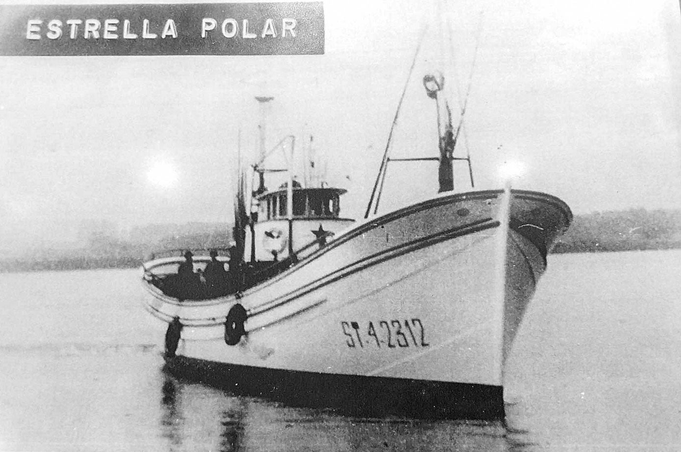 El pesquero Estrella Polar (1963) surcando la bahía. 