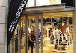 Duro golpe para Quiksilver, Billabong y Volcom: cierran más de 100 tiendas