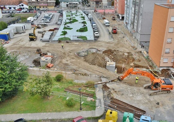 El río Muriago pasa por el centro de Los Corrales, en algunas zonas bajo las aceras ahora en obras.