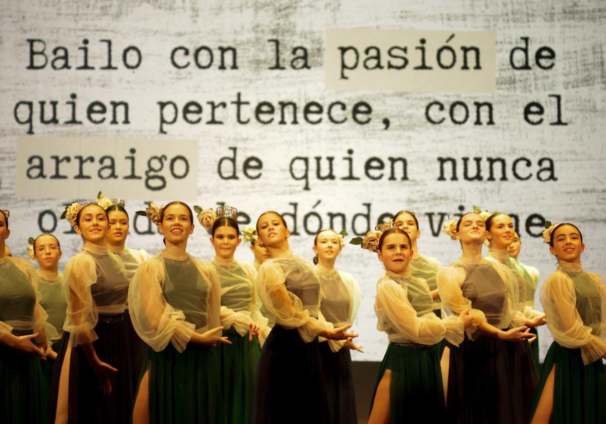 Varias de las alumnas de Gloria Rueda en el espectáculo celebrado en el Palacio de Festivales.