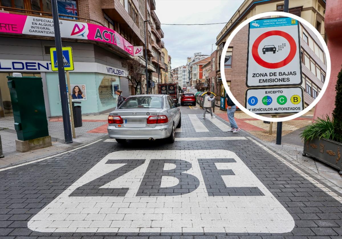 Señal horizontal de la Zona de Bajas Emisiones, ayer, en la confluencia entre las calles Julián Ceballos y Ruiz Tagle de Torrelavega. La ZBE se acota entre las calles José María Pereda, Julián Ceballos, La Llama y Julián Urbina.