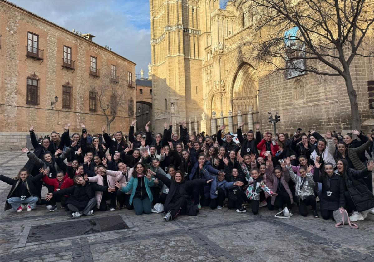 Imagen de todo el equipo que viajó desde Boo de Piéalgos al certamen.