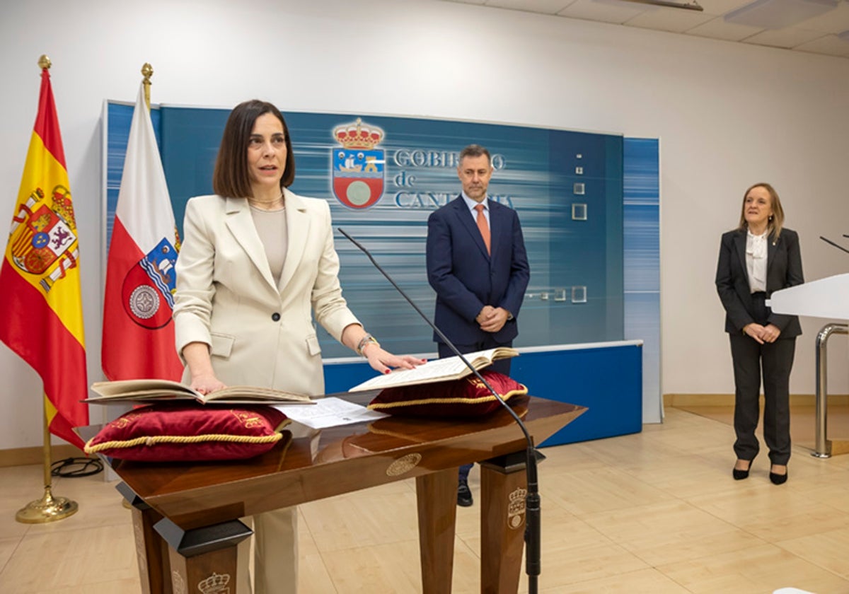 María Saiz tomando posesión de su cargo como nueva directora general de Turismo y Hostelería.