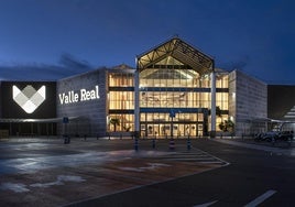 Centro comercial de Valle Real en Camargo, que inicia los trámites para incrementar en un 30% su superficie comercial.