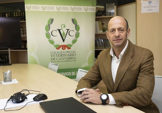 El presidente del Colegio Oficial de Veterinaria de Cantabria, Fernando Ruiz, aborda en El Diario las reivindicaciones del sector.