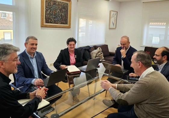 Un momento de la reunión de este miércoles entre el Ayuntamiento y Renfe