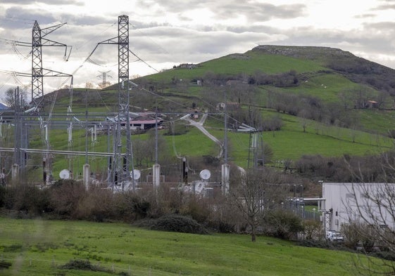 Imagen de la subestación de Solórzano, en la zona de Fuente Las Varas, donde prevé crearse uno de los tres almacenes con fondos europeos.