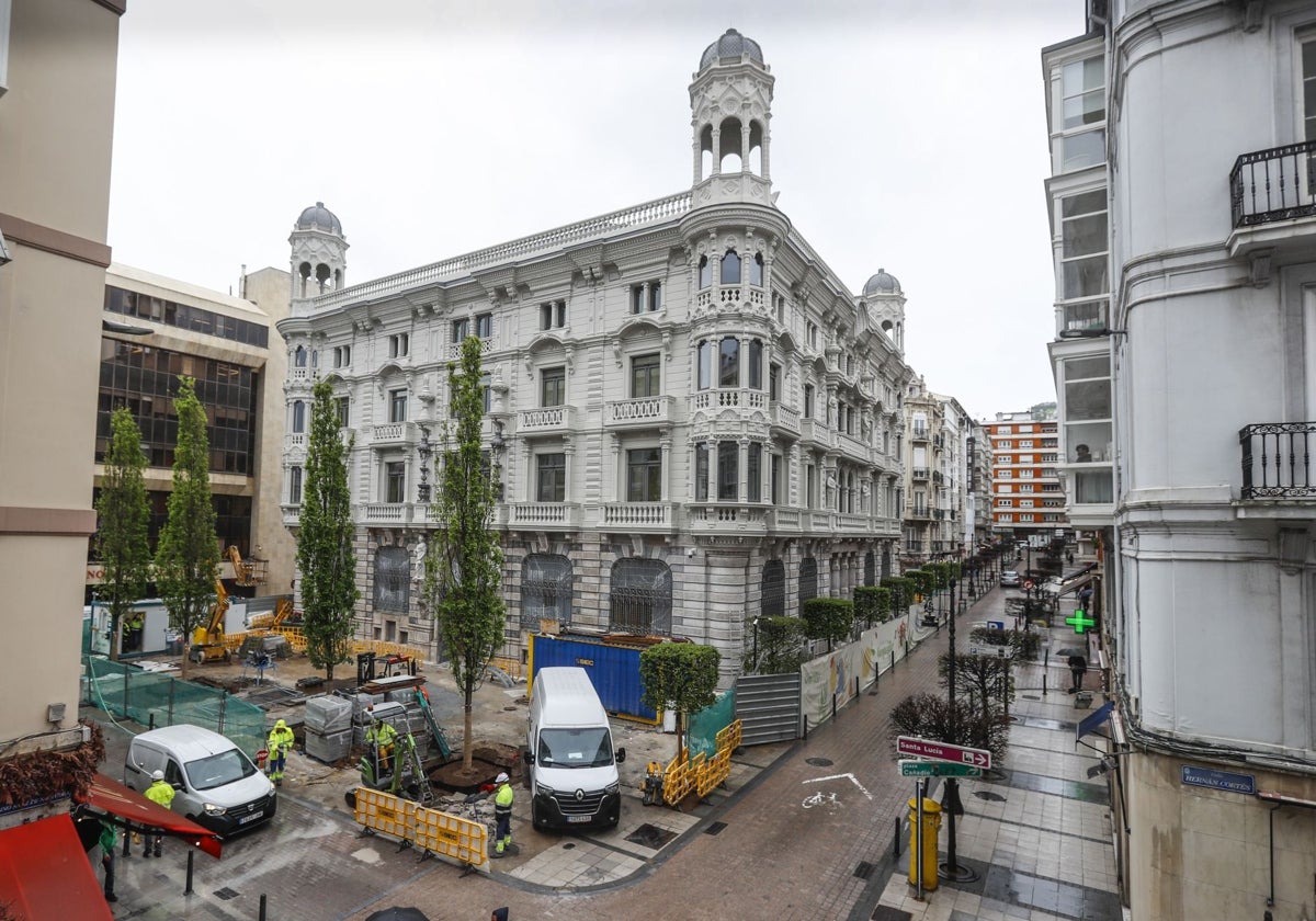 Antiguo Banco Mercantil, actual sede territorial de Banco Santander.