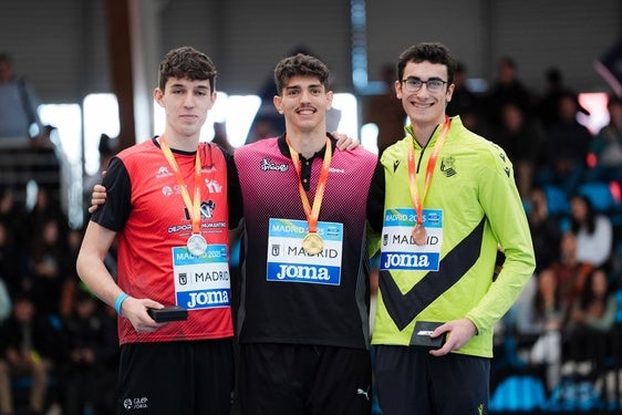 Pablo Martínez, David González y Eneko Larrea, el podio de salto de altura masculino.