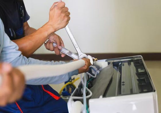Reparación de un electrodoméstico.