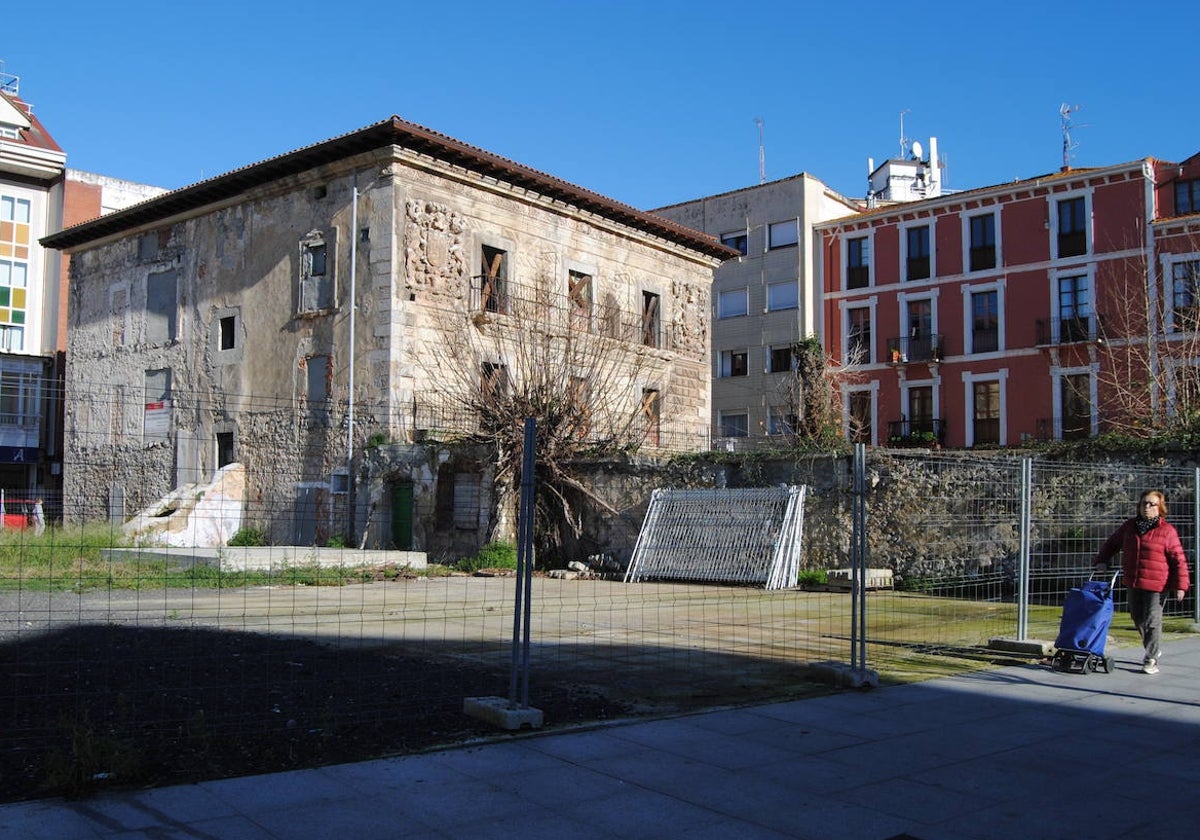 El Palacio de Chiloeches aguarda su restauración para volver a brillar.