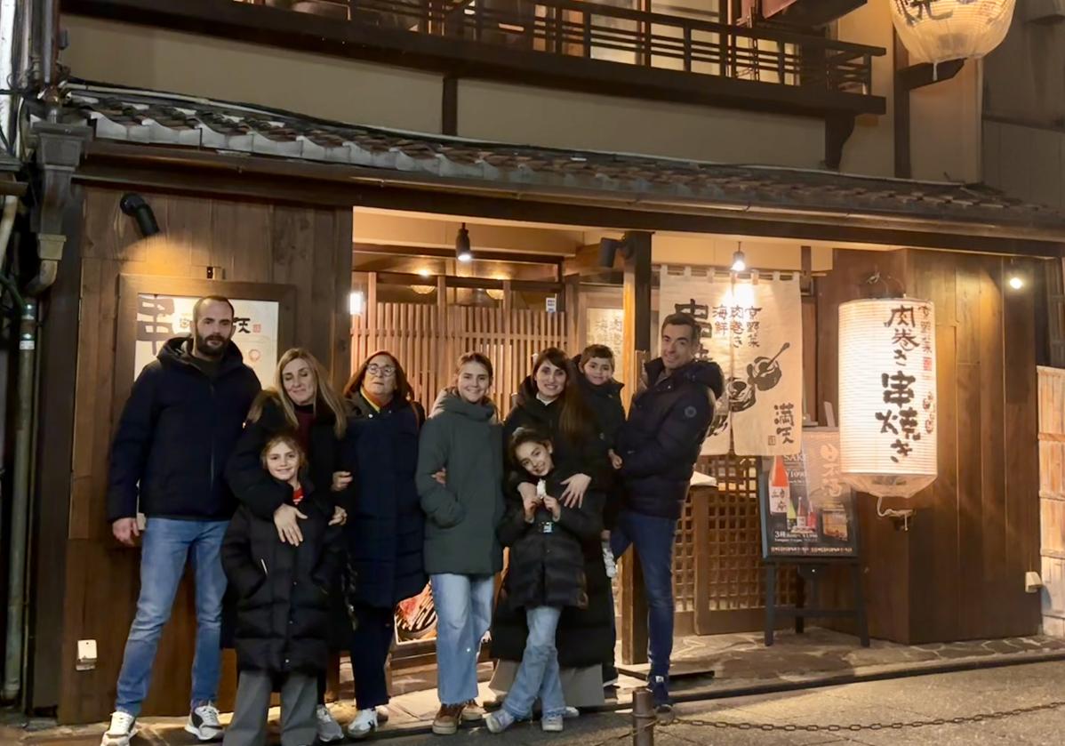 La familia Elío Enríquez, en Japón, aprovechando las vacaciones escolares.