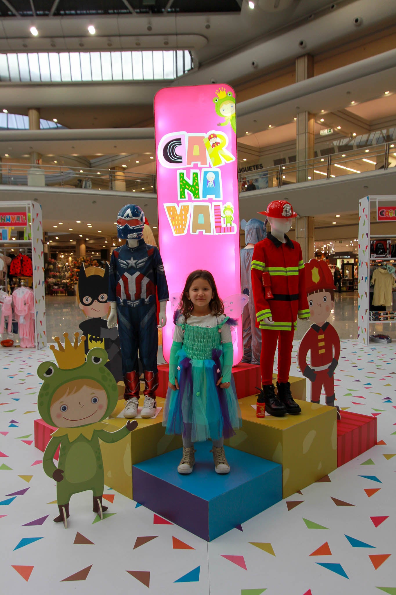 Judith Hernández Hernández, de 5 años, compite en la categoría 'Hasta 8 años' disfrazado de 'Hada de los bosques'.