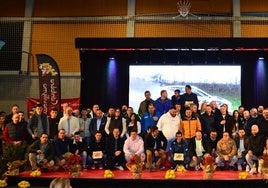 Foto de familia de todoslos premiados.