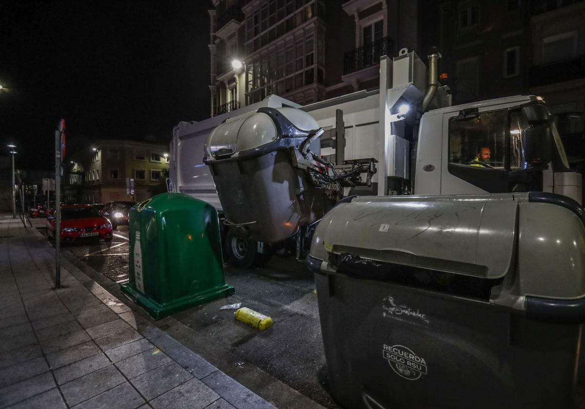 Trabajos del servicio de Limpieza Viaria de Santander.