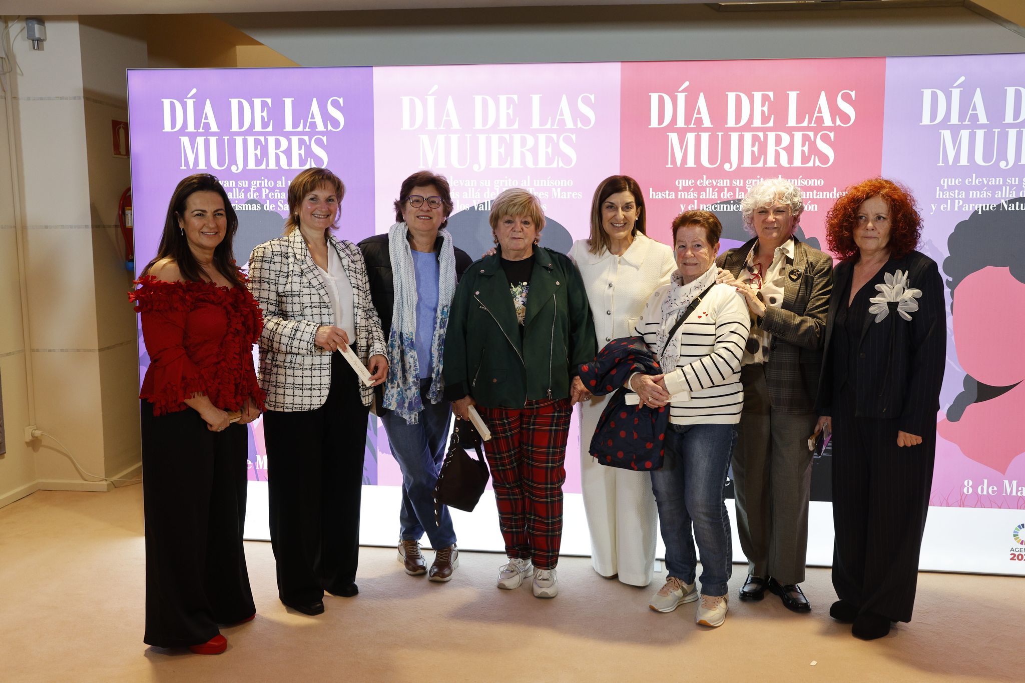 Begoña Gómez Del Río, Marta Martínez, María Luz Bustamante, Carmen Díaz, María José Sáenz de Buruaga, Pilar Gutiérrez y Tamara González.