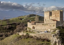 Vista del castillo medieval de Argüeso.