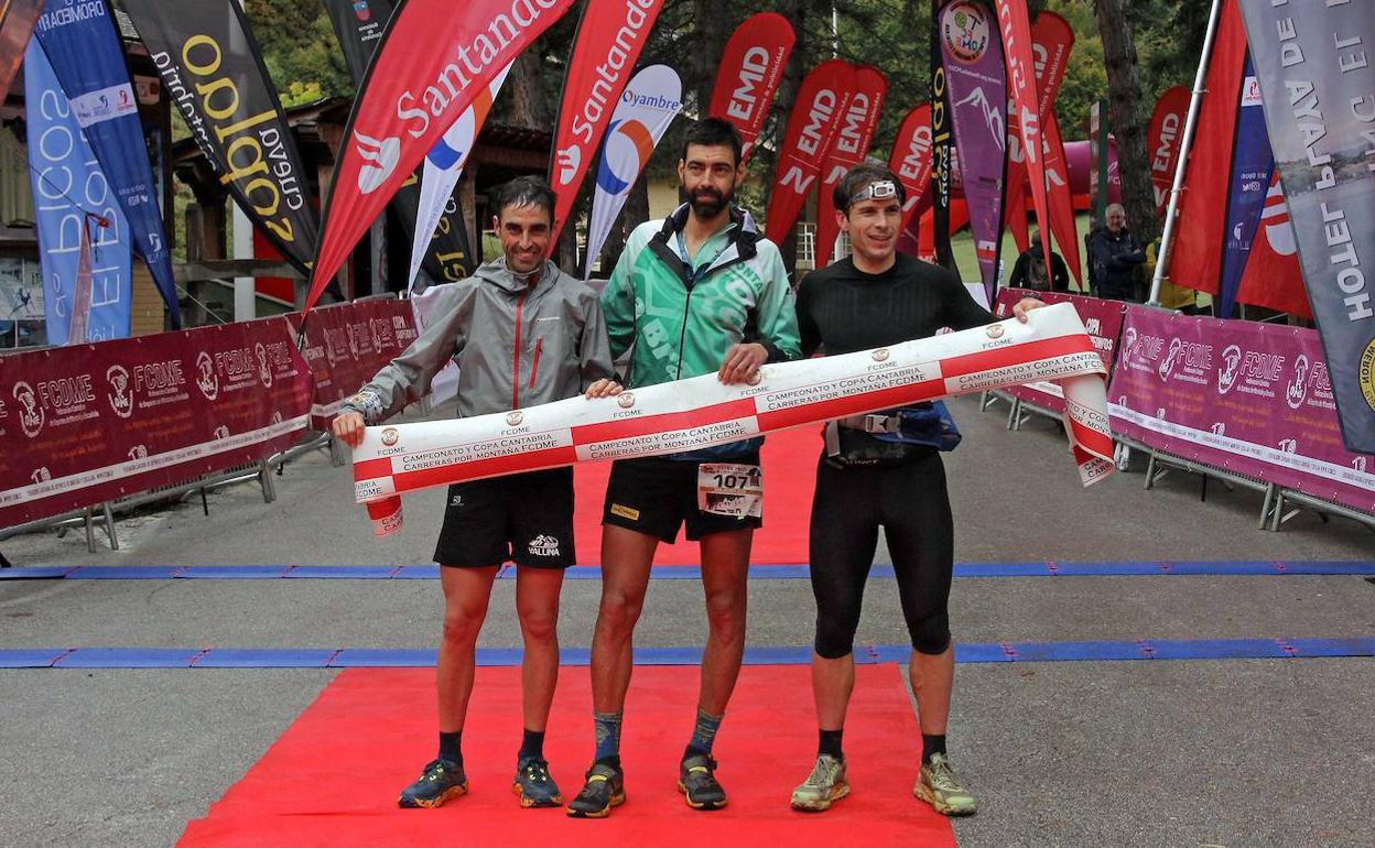 Podium de vencedores en la última edición de 2024 en la meta de Potes.